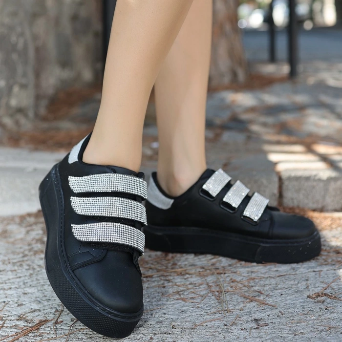 Yebta Siyah Cilt Beyaz İşlemeli Spor Ayakkabı - Lisinya