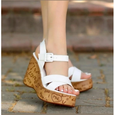 Kenja Beyaz Cilt Dolgu Topuk Sandalet - Lisinya