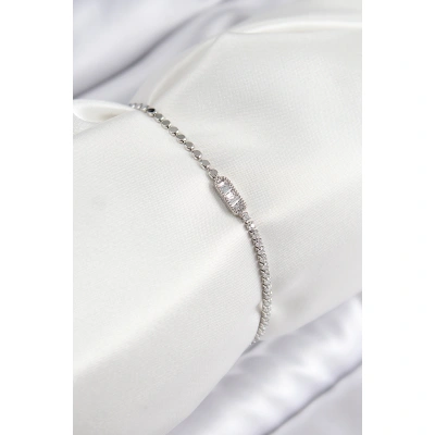 Pirinç Zirkon Taşlı Dikdörtgen Model Ezme Zincir Gümüş Renk Kadın Bileklik - Lisinya