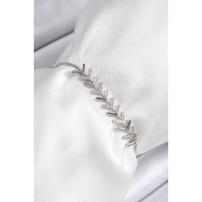 Pirinç Zirkon Taşlı Sıralı Ok Model Gümüş Renk Asansörlü Kadın Bileklik - Lisinya