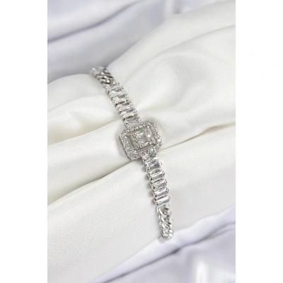 Pirinç Zirkon Taşlı Su Yolu Detaylı Baget Model Gümüş Renk Kadın Bileklik - Lisinya