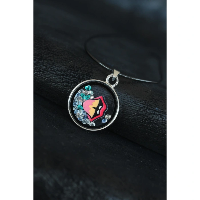 Dudak Figürlü Deri İpli Bayan Kolye - Lisinya