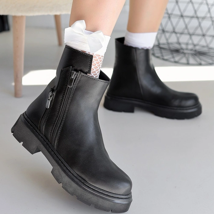 Menta Siyah Cilt Fermuar Aksesuarlı Bot - Lisinya