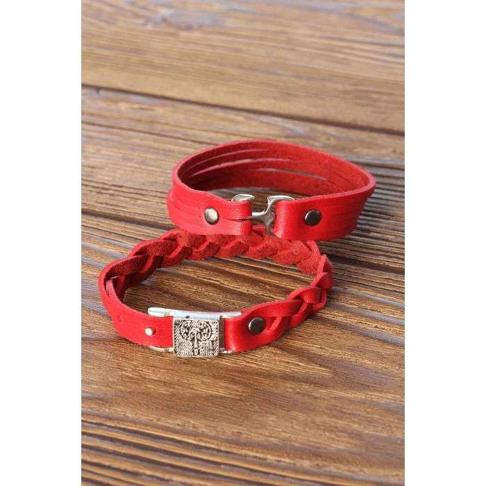 Metal Aksesuarlı Kırmızı Renk Deri Erkek Bileklik Kombin - Lisinya