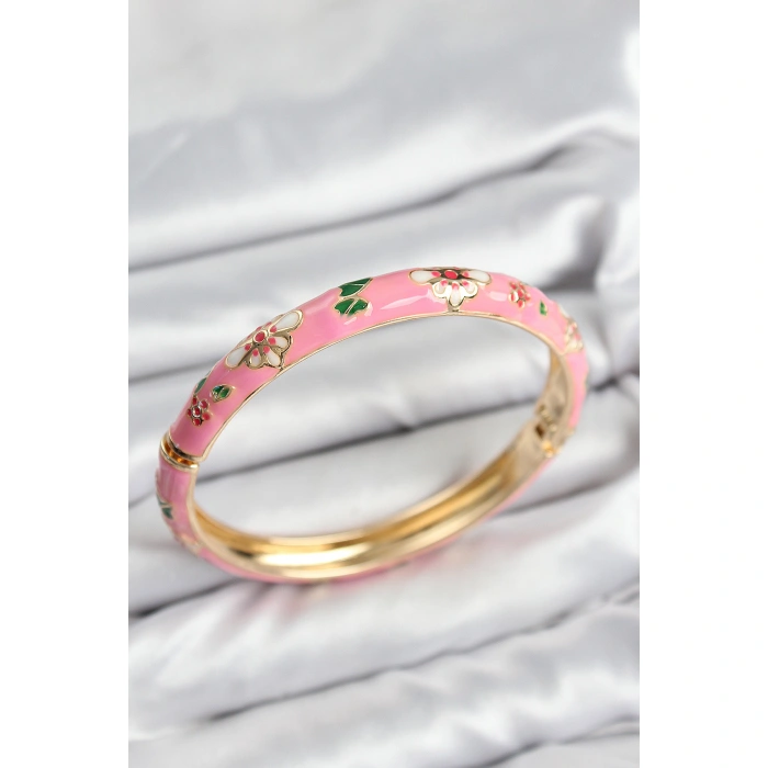 Mineli Pirinç Pembe Çiçek Motifli Gold Kadın Kelepçe - Lisinya