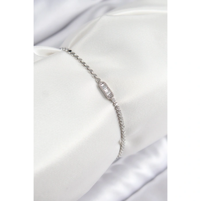 Pirinç Zirkon Taşlı Dikdörtgen Model Ezme Zincir Gümüş Renk Kadın Bileklik - Lisinya