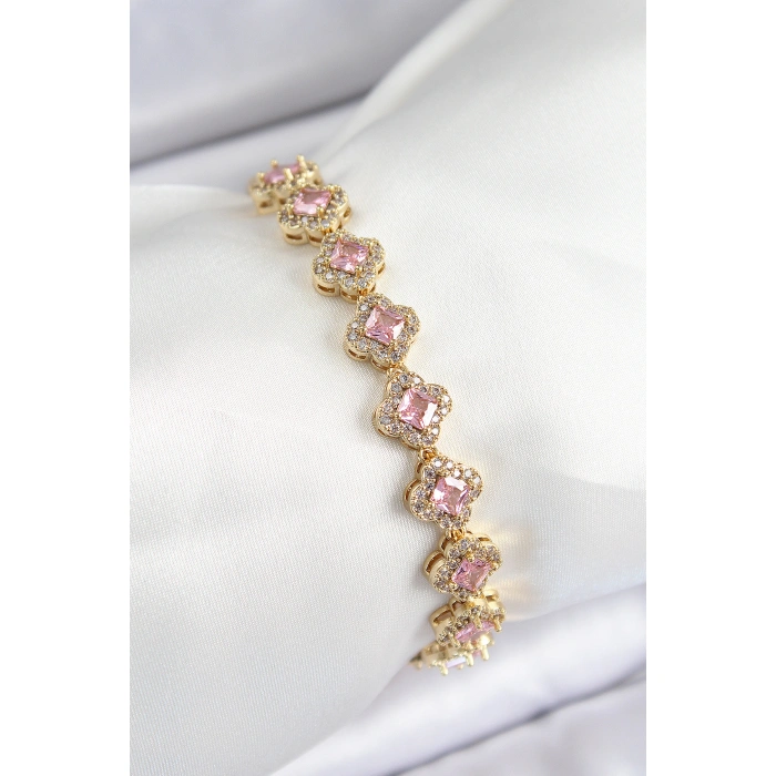 Pirinç Zirkon Taşlı Pembe Yonca Baget Model Gold Renk VIP Seri Kadın Bileklik - Lisinya