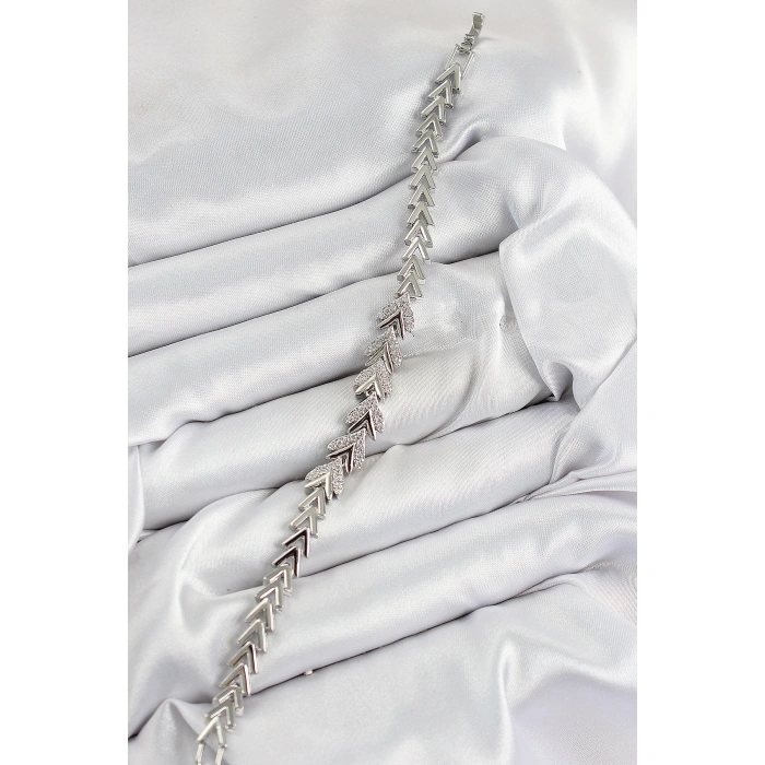 Pirinç Zirkon Taşlı Sıralı Ok Model Gümüş Renk Kadın Bileklik - Lisinya