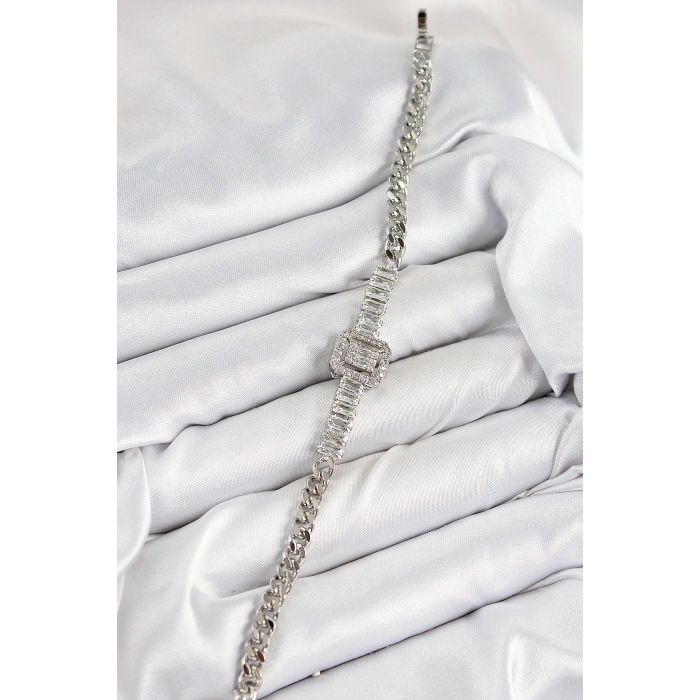 Pirinç Zirkon Taşlı Su Yolu Detaylı Baget Model Gümüş Renk Kadın Bileklik - Lisinya