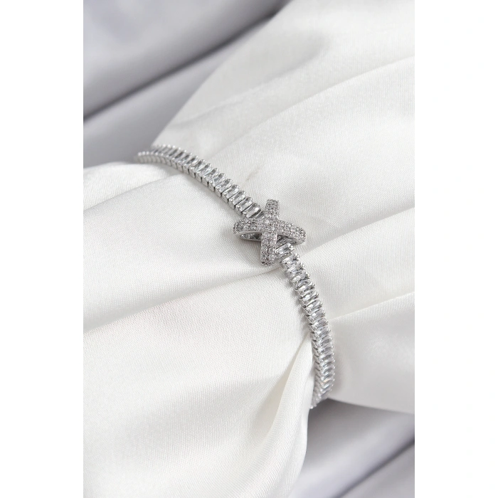 Pirinç Zirkon Taşlı X Detaylı Su Yolu Model Gümüş Renk Asansörlü Kadın Bileklik - Lisinya