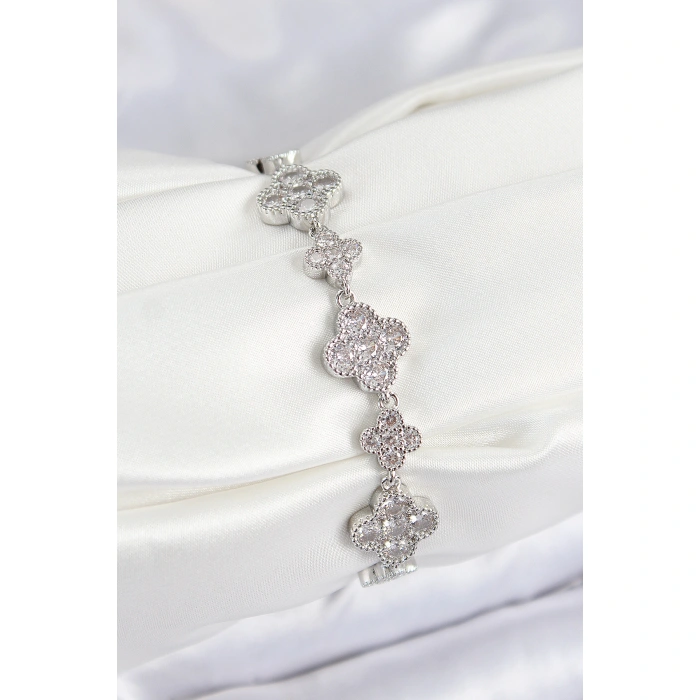 Pirinç Zirkon Taşlı Yonca Model Gümüş Renk VIP Seri Kadın Bileklik - Lisinya