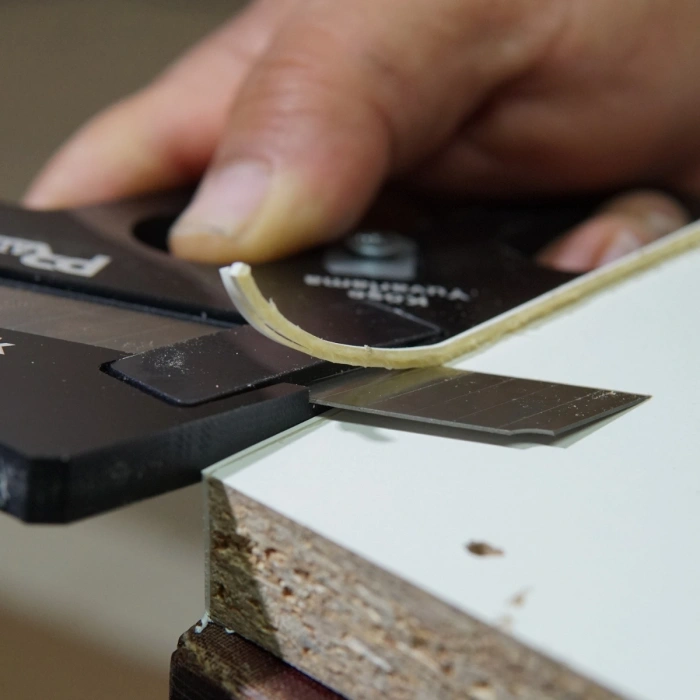 Kenar Bandı Temizleme ve Pah Alma Aparatı