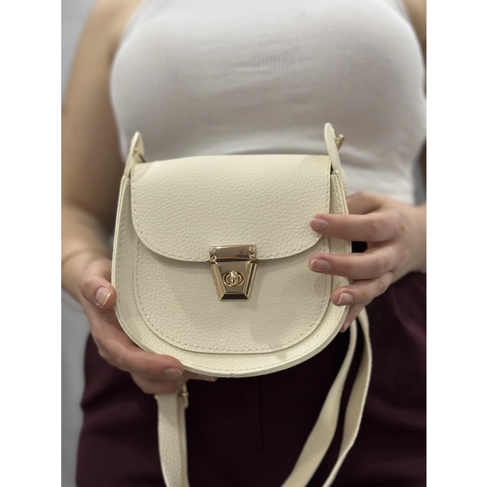 Klasik kapaklı bej cilt çanta