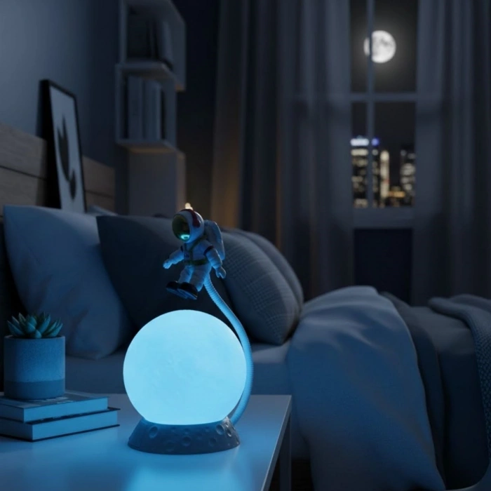 Sepet Dolusu® 3D Ay Üzerinde Astronot LED Gece Lambası – Dokunmatik 10 Renk Değiştiren Dekoratif Çocuk Odası Masaüstü Ay Lambası