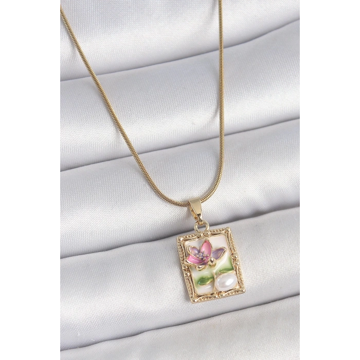 316L Çelik Gold Renk Zincir Beyaz Mineli Çiçek İşlemeli İnci Detay Portre Model Kadın Kolye