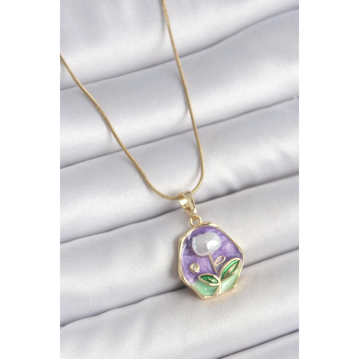 316L Çelik Gold Renk Zincir Mor Çiçek İşlemeli İnci Detay Portre Model Kadın Kolye