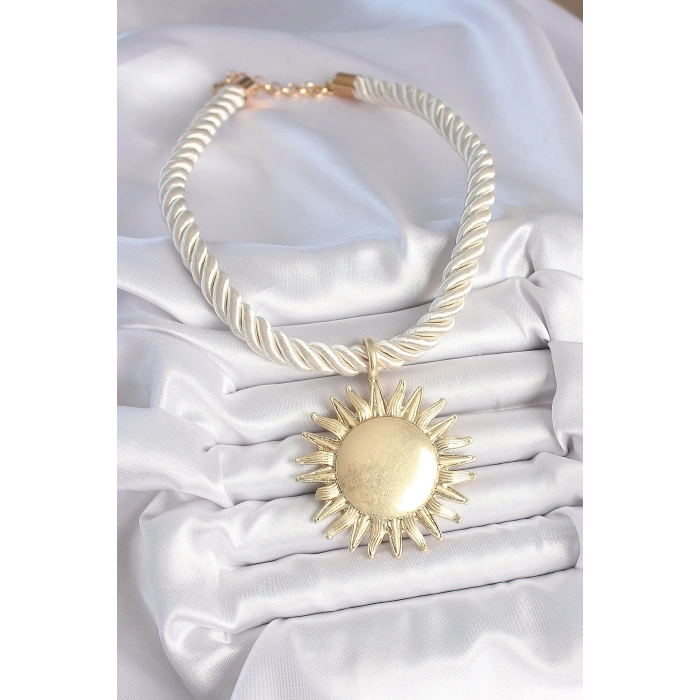 Kırık Beyaz Halat Model Gold Renk Güneş Figürlü Pirinç Kolye