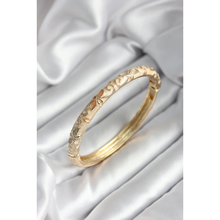 Mineli Pirinç Bej Çiçek Desenli Gold Renk Kadın Kelepçe (çap 60 mm)