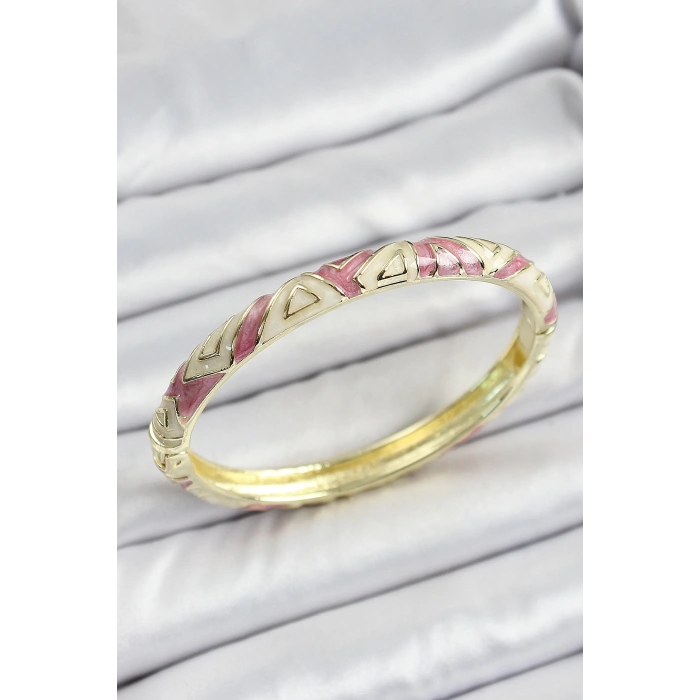 Mineli Pirinç Gold Renk Beyaz ve Pembe Geometrik Desenli Kadın Kelepçe