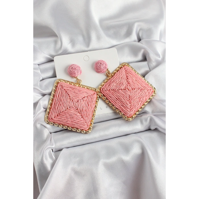Pembe Kare Figürlü Hasır Örgü Model Gold Renk Kadın Küpe