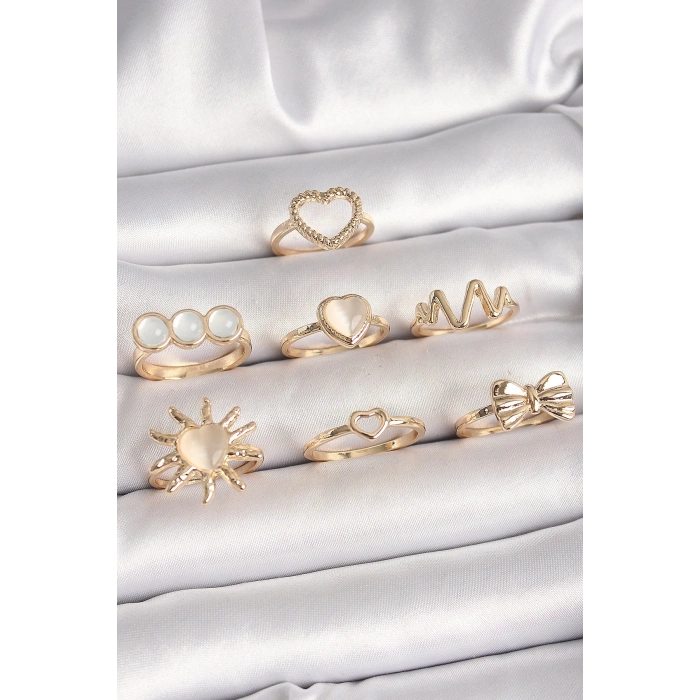 Pirinç Gold Renk Beyaz Mineli Kalp Model Kurdele Detay Kadın Yüzük Kombini