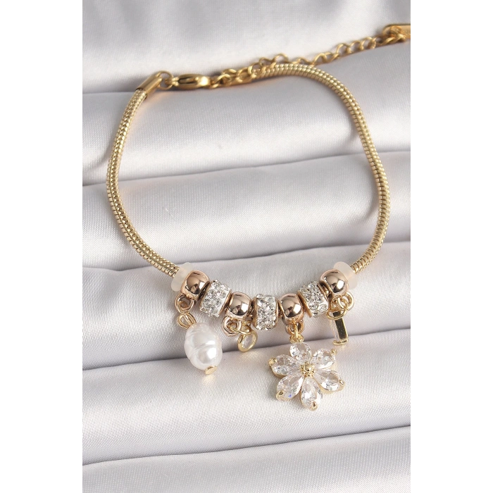 Pirinç Gold Renk Sallantı Zirkon Taşlı Çiçek Model İnci Detay Charm Kadın Bileklik