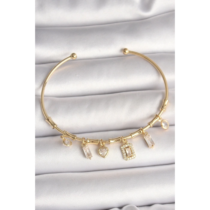 Pirinç Gold Renk Sallantı Zirkon Taşlı Kare Figür Kalp Detay Charm Kadın Bileklik