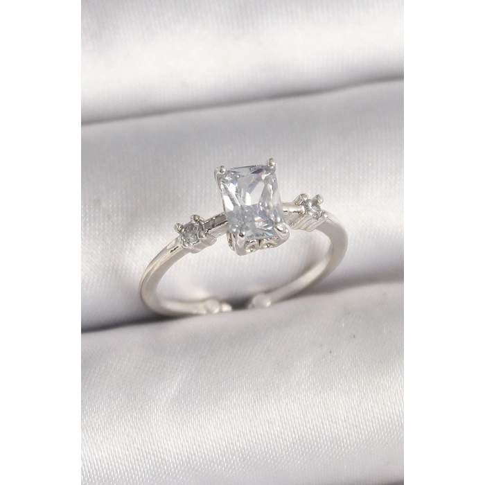 Pirinç Gümüş Renk Kare Zirkon Taşlı Model Kadın Yüzük