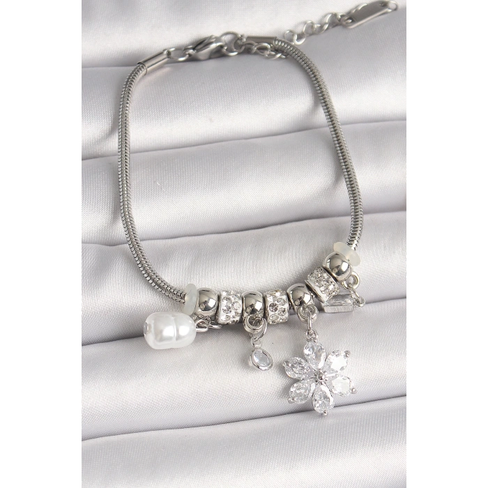 Pirinç Gümüş Renk Sallanı Zirkon Taşlı Çiçek Model İnci Detaylı Charm Kadın Bileklik