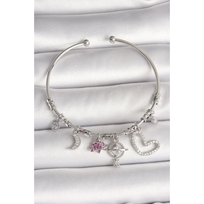 Pirinç Gümüş Renk Sallantı Zirkon Taşlı Gezegen Figür Kalp Detay Charm Kadın Bileklik