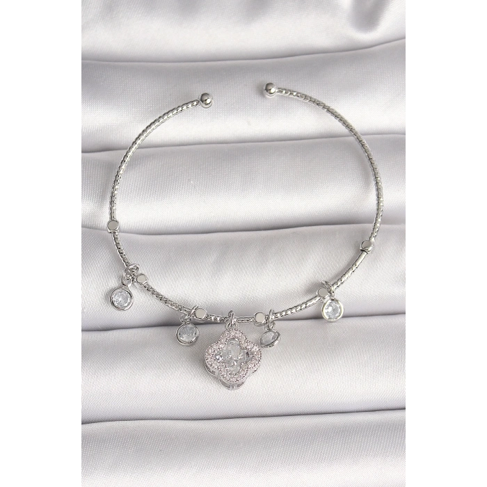 Pirinç Gümüş Renk Sallantı Zirkon Taşlı Yonca Figür Charm Kadın Bileklik