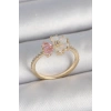 Pirinç Gold Renk Beyaz Mineli Pembe Zirkon Taşlı Çiçek Model Kadın Yüzük