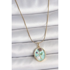 316L Çelik Gold Renk Zincir Mavi Çiçek İşlemeli İnci Detay Portre Model Kadın Kolye