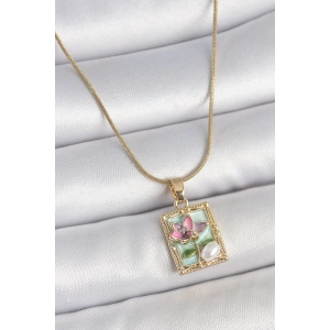 316L Çelik Gold Renk Zincir Mavi Mineli Çiçek İşlemeli İnci Detay Portre Model Kadın Kolye