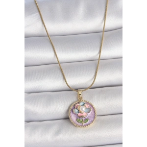 316L Çelik Gold Renk Zincir Mor Çiçek İşlemeli İnci Portre Model Detay Kadın Kolye