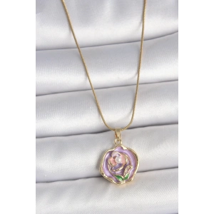 316L Çelik Gold Renk Zincir Mor Renkli Çiçek İşlemeli İnci Detay Portre Model Kadın Kolye