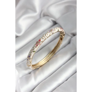 Mineli Pirinç Beyaz Çiçek Desenli Gold Renk Kadın Kelepçe (çap 60 mm)