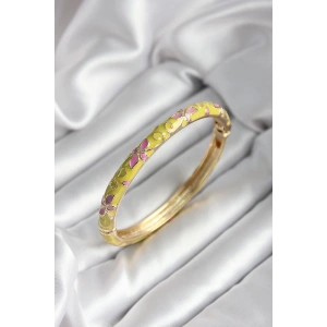 Mineli Pirinç Sarı Çiçek Desenli Gold Renk Kadın Kelepçe (çap 60 mm)