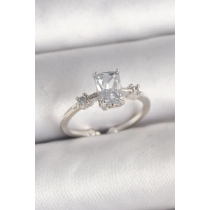 Pirinç Gümüş Renk Kare Zirkon Taşlı Model Kadın Yüzük