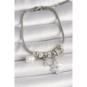 Pirinç Gümüş Renk Sallanı Zirkon Taşlı Çiçek Model İnci Detaylı Charm Kadın Bileklik