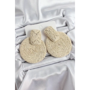 Bej Daire Figürlü Hasır Örgü Model Gold Renk Kadın Küpe