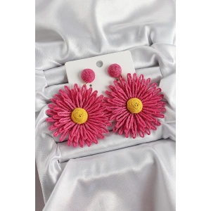 Pembe Papatya Figürlü Hasır Örgü Model Gold Renk Kadın Küpe