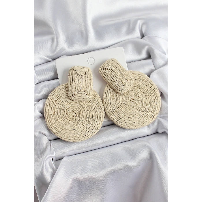 Bej Daire Figürlü Hasır Örgü Model Gold Renk Kadın Küpe