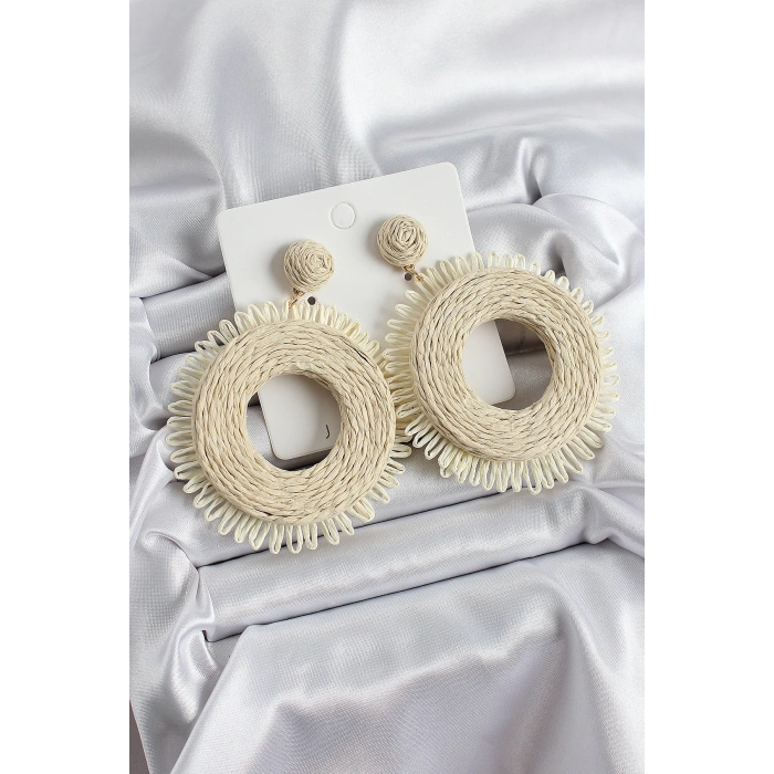 Bej Püsküllü Halka Figürlü Hasır Örgü Model Gold Renk Kadın Küpe