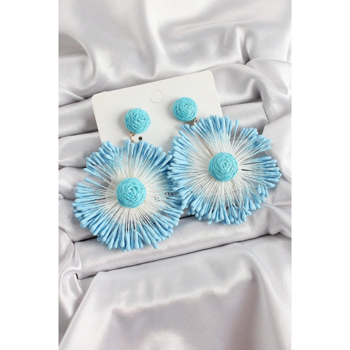 Mavi Püsküllü Papatya Figürlü Hasır Örgü Model Gold Renk Kadın Küpe