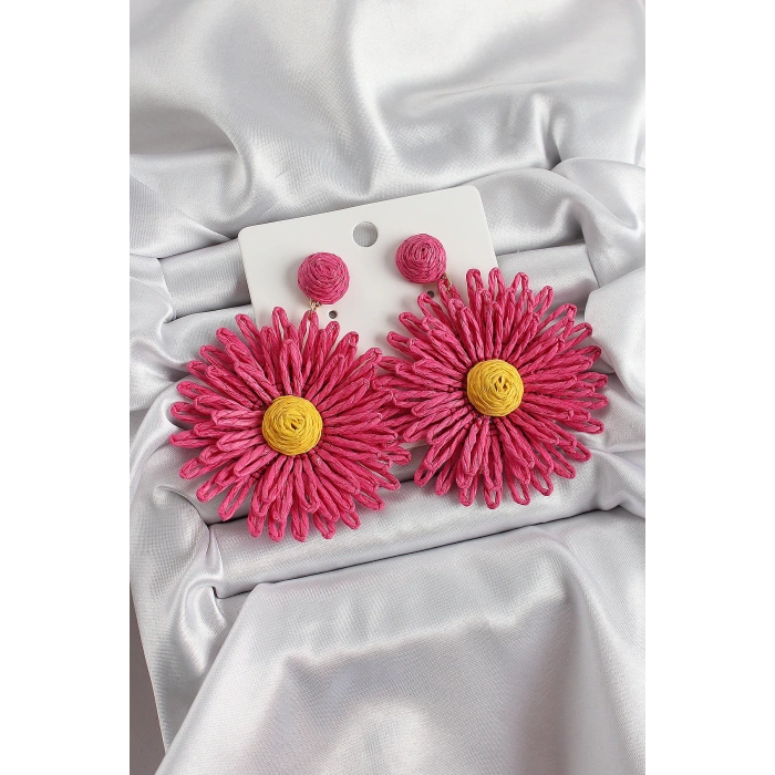 Pembe Papatya Figürlü Hasır Örgü Model Gold Renk Kadın Küpe