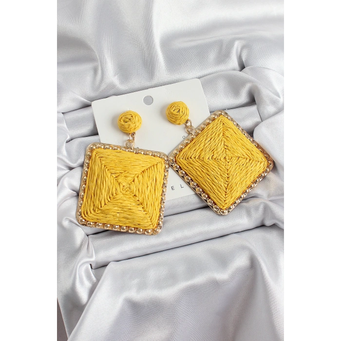 Sarı Kare Figürlü Hasır Örgü Model Gold Renk Kadın Küpe