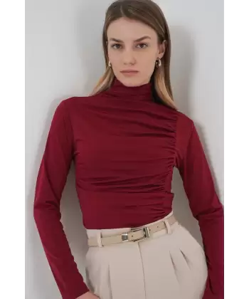 938 Büzgü Detaylı Dik Yaka Sandy Bluz - Bordo