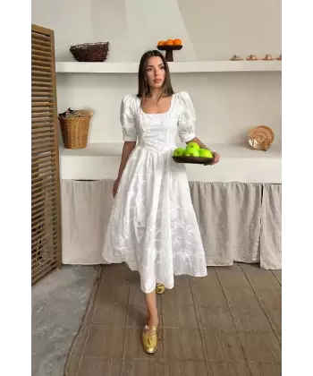 Beyaz Balon Kollu Brode Elbise