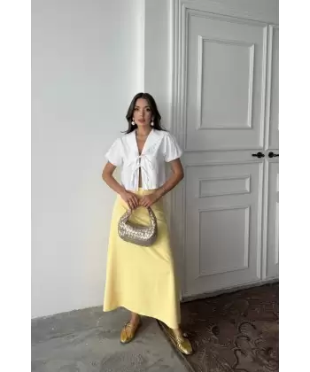 Beyaz Yakası Dantelli Gömlek